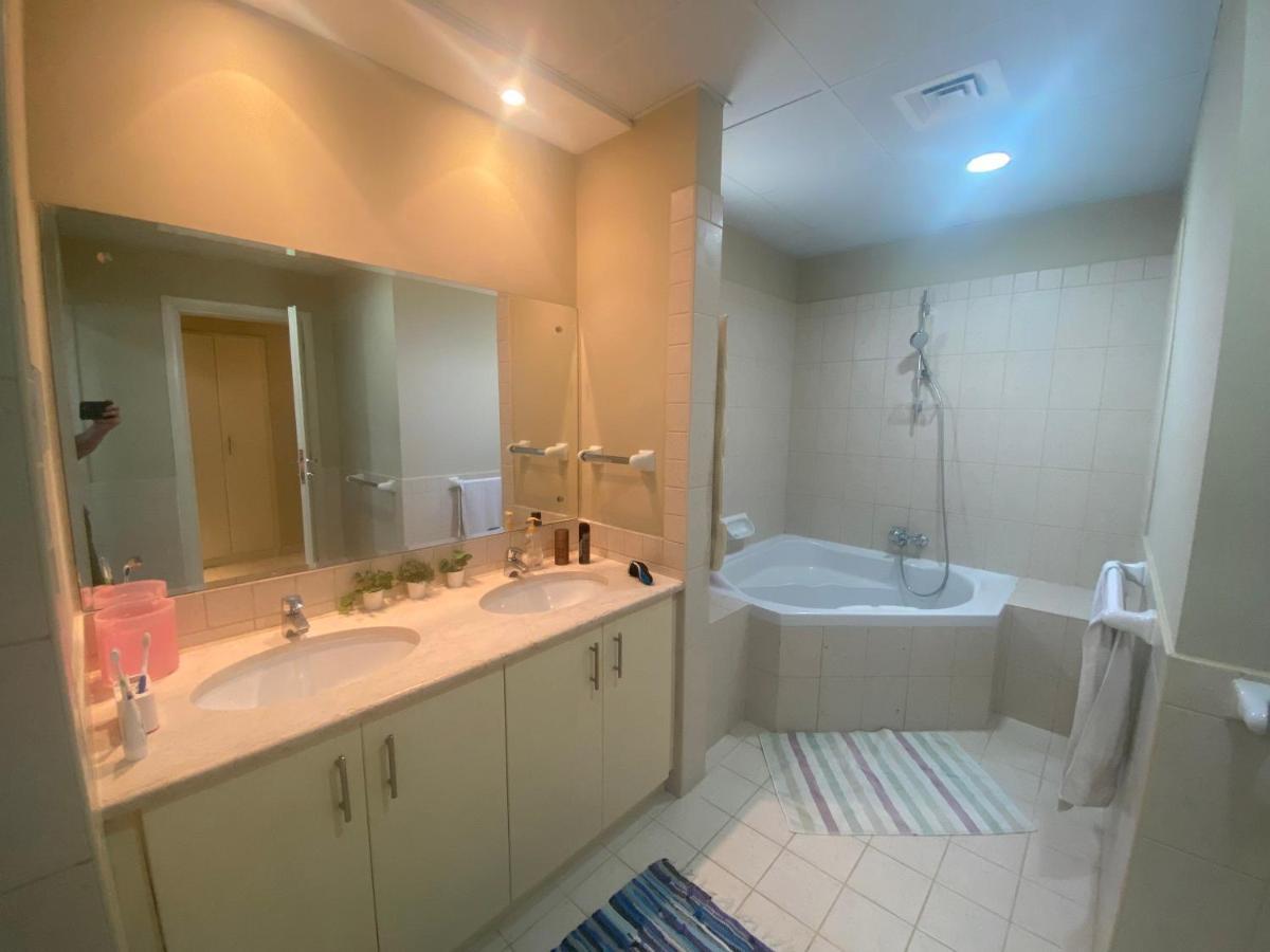 Spacious 4-Bedroom Villa, Children Friendly دبي المظهر الخارجي الصورة